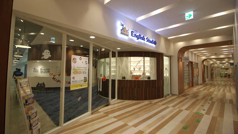 ベネッセの英語教室 ビースタジオ ららぽーと柏の葉プラザ｜事例｜店舗内装・店舗デザイン｜アディスミューズ