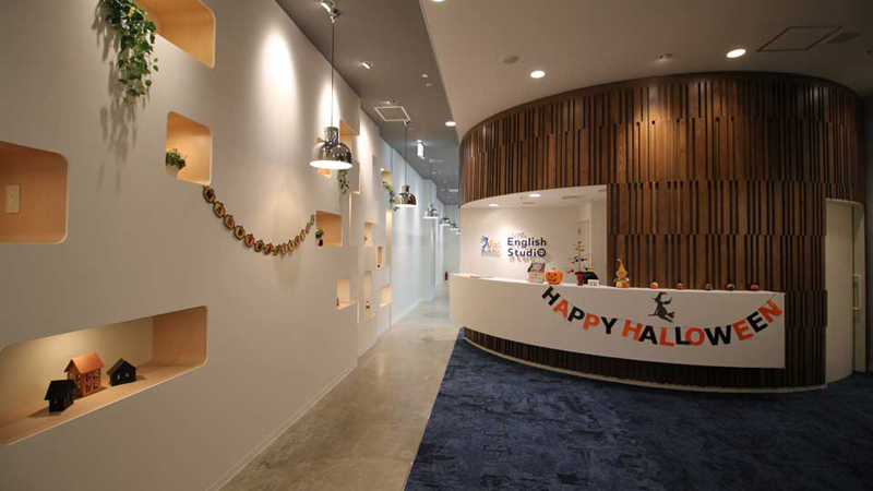 ベネッセの英語教室 ビースタジオ ららぽーと柏の葉プラザ｜事例｜店舗内装・店舗デザイン｜アディスミューズ
