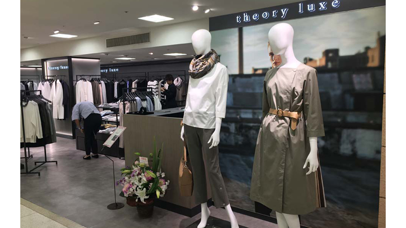 Theory Luxe セオリーリュクス 丸広川越店 マネキン 什器レンタル 空間デザイン